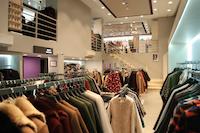 بلوار سیدجمالالدین اسدآبادی، بلوار شهید زندی نیا، جنب پارک بانوان، مجتمع تجاری زیگورات،طبقه همکف، فروشگاه "مانگ "